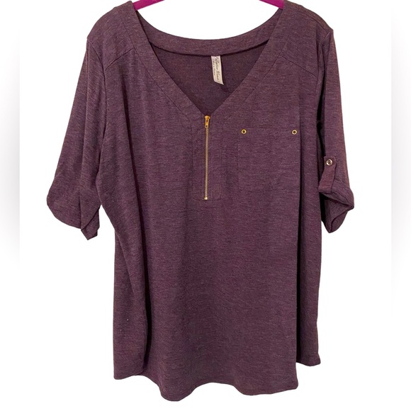 1X Short Sleeve Blouse. - Picture 1 of 2